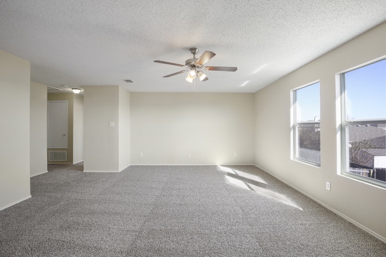 Photo 20 of 30 - 6904 Meadow Way Ln, Fort Worth, TX 76179