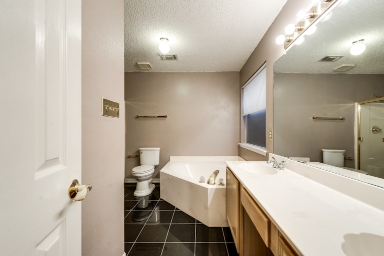 Photo 21 of 30 - 2516 Helen Ln, Mesquite, TX 75181