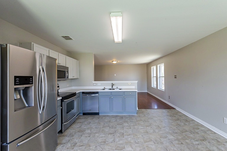 Photo 8 of 20 - 1425 Waterford Dr, Little Elm, TX 75068