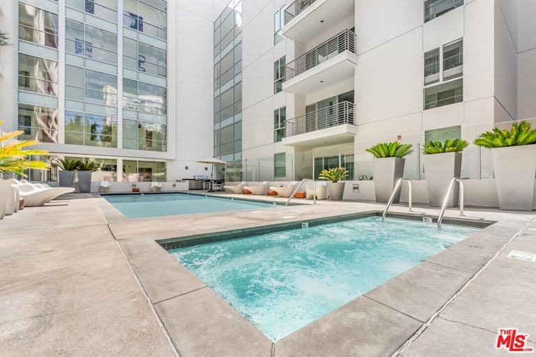 Photo 12 of 19 - 6735 Yucca St #206, Los Angeles, CA 90028