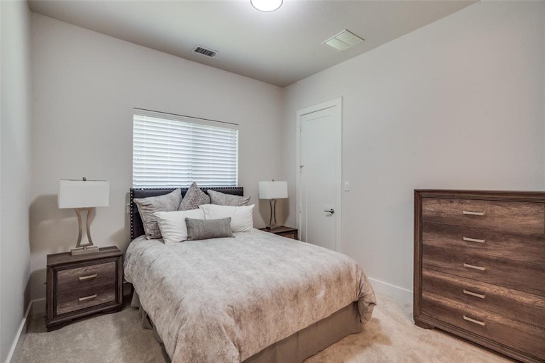 Photo 31 of 40 - 10556 Wintergreen Dr, Frisco, TX 75035