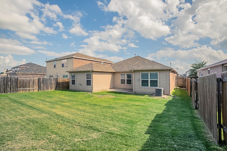 Photo 7 of 20 - 2029 Cone Flower Dr, Forney, TX 75126