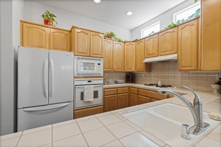 Photo 8 of 35 - 2421 Walnut Oaks Ln, Carmichael, CA 95608