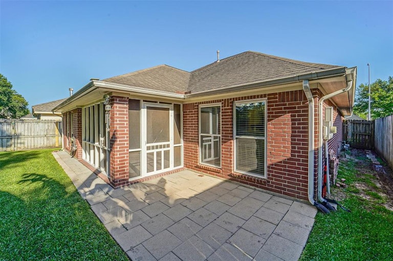 Photo 17 of 19 - 5023 Misty Ln, Pasadena, TX 77505