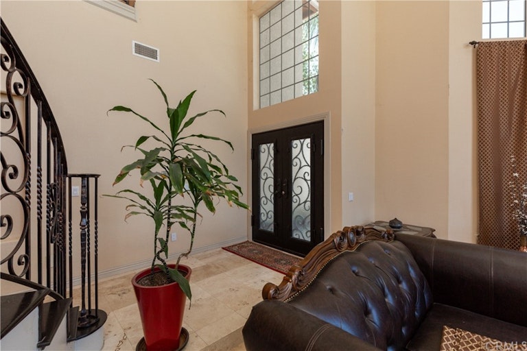 Photo 2 of 32 - 13609 Mesa Sol Dr, Yucaipa, CA 92399