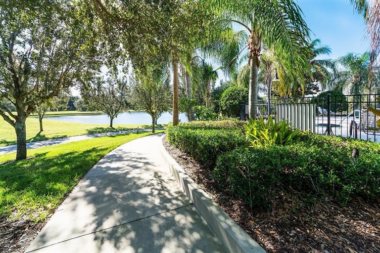 Photo 36 of 39 - 1124 Thornbury Dr, Parrish, FL 34219