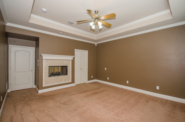 Photo 19 of 38 - 1320 Rusticwood Dr, Desoto, TX 75115