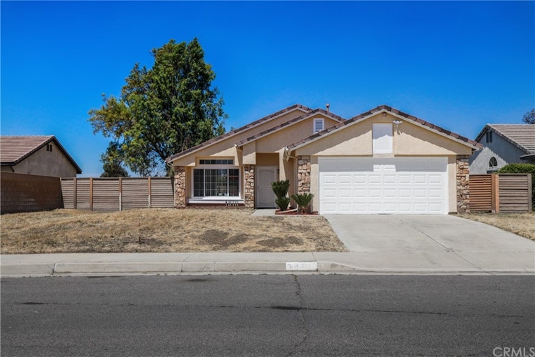 Photo 2 of 34 - 2091 Roanoke St, San Jacinto, CA 92582