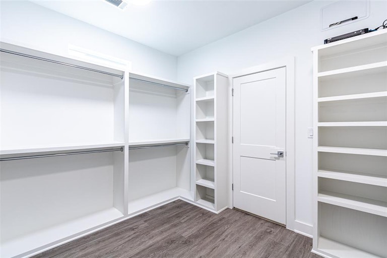 Photo 27 of 33 - 3410 Hardy St, Houston, TX 77009
