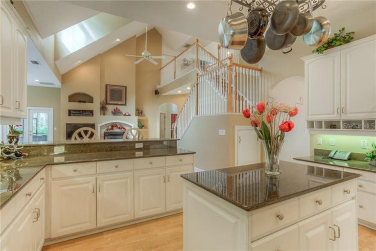 Photo 6 of 25 - 901 Academy Dr, Brandon, FL 33511