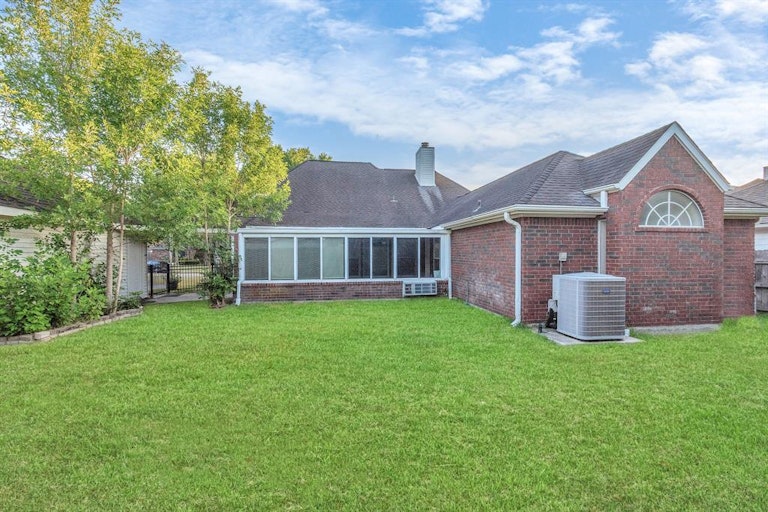 Photo 29 of 33 - 610 Ironwood Dr, Richmond, TX 77406