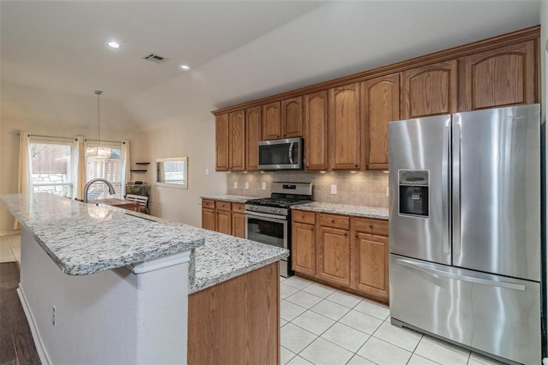 Photo 11 of 32 - 7816 Riverwalk Trl, McKinney, TX 75070