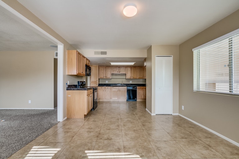 Photo 3 of 25 - 2452 E Blanche Dr, Phoenix, AZ 85032