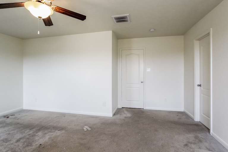 Photo 17 of 28 - 16611 Burnell Oaks Ln, Houston, TX 77090
