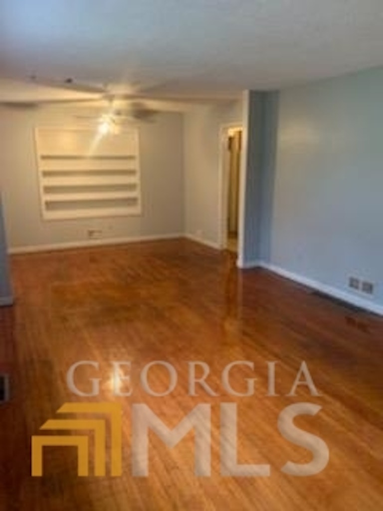 Photo 5 of 13 - 3721 Del Rio Ter, Decatur, GA 30032