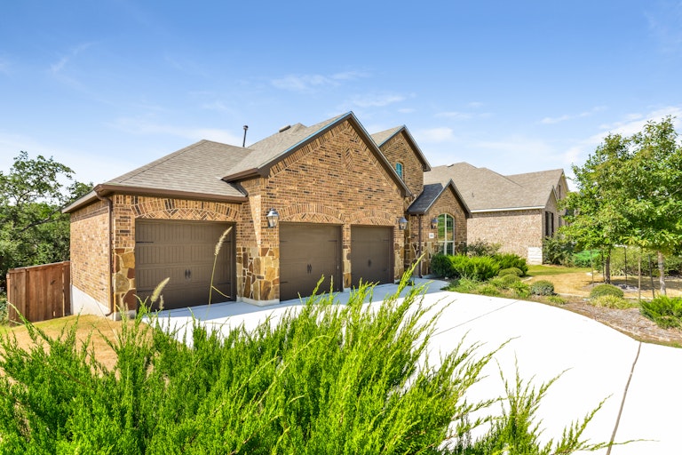 Photo 9 of 27 - 4106 Monteverde Way, San Antonio, TX 78261