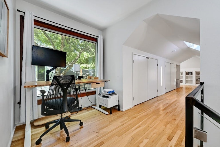 Photo 20 of 28 - 1207 Alta Vista Ave, Austin, TX 78704