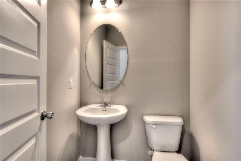 Photo 9 of 34 - 301 Melody Ln, Cartersville, GA 30121