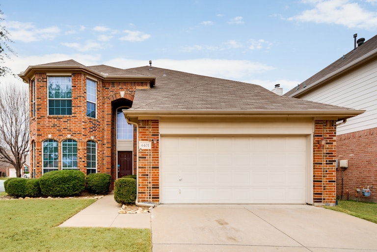 Photo 1 of 26 - 4401 Vista Meadows Dr, Fort Worth, TX 76244