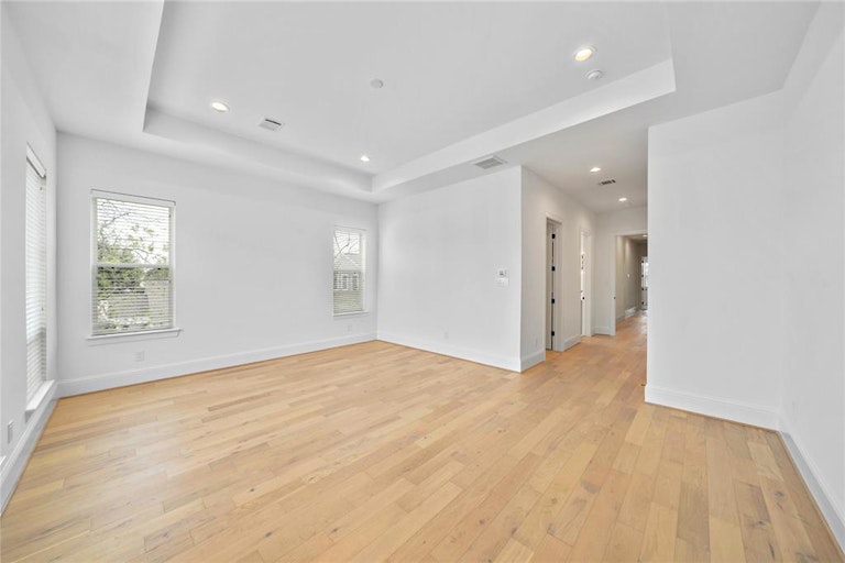 Photo 16 of 46 - 1420 Alexander St, Houston, TX 77008