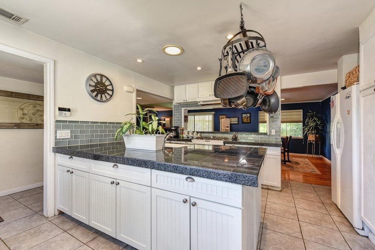 Photo 4 of 26 - 10664 Chardonay Dr, Rancho Cordova, CA 95670