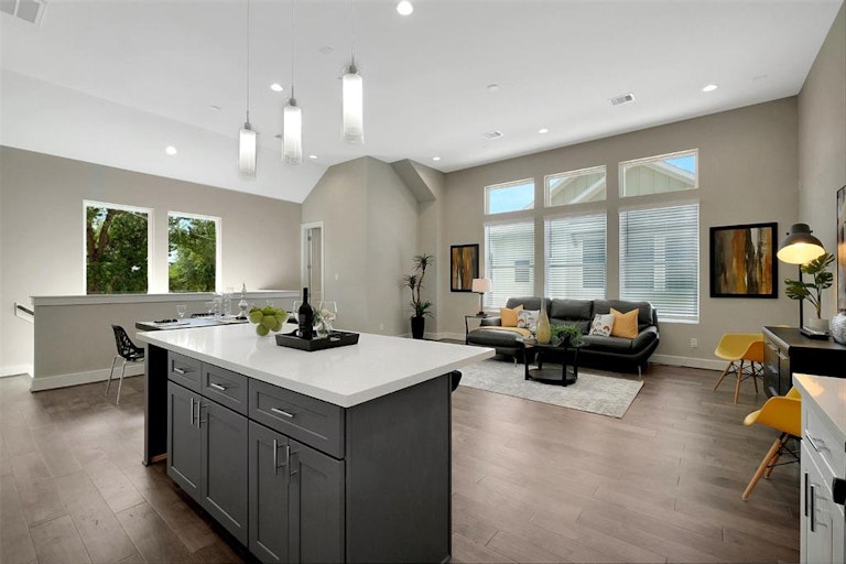 Photo 14 of 28 - 5509 Beall St Unit C, Houston, TX 77091