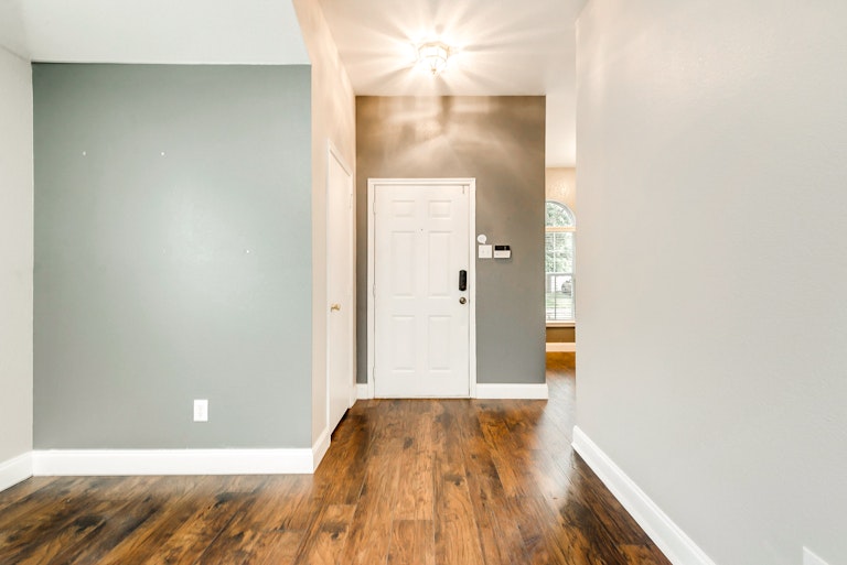 Photo 2 of 26 - 3608 Bandera Ranch Rd, Roanoke, TX 76262