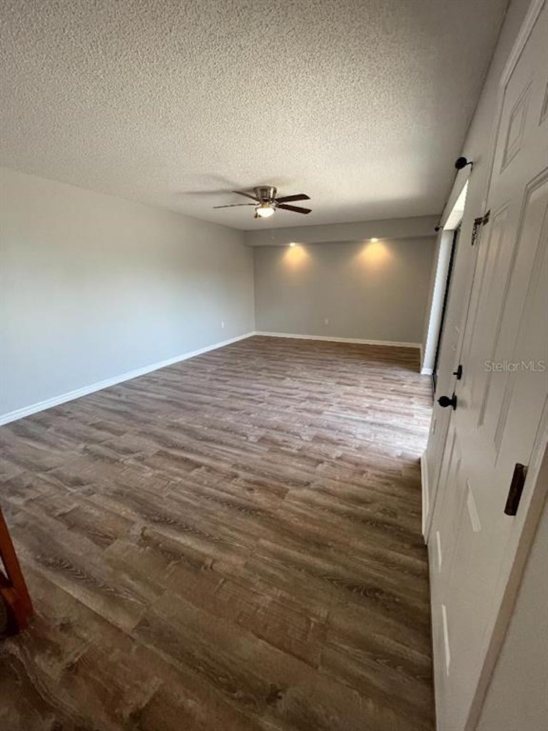 Photo 11 of 20 - 2955 Poplar Ave, Leesburg, FL 34748