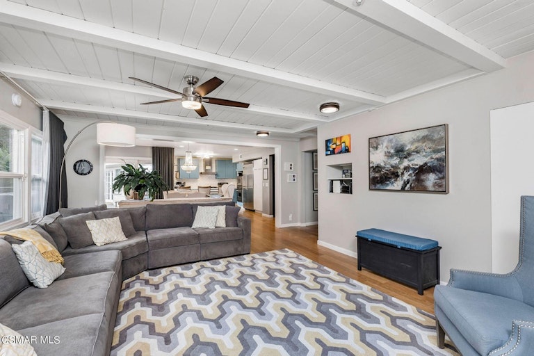 Photo 29 of 60 - 4641 Caritina Dr, Tarzana, CA 91356