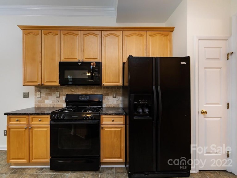 Photo 11 of 37 - 11929 Harmon Ln, Pineville, NC 28134