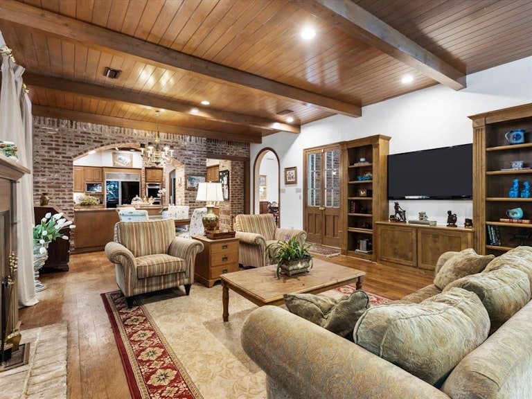 Photo 17 of 35 - 4908 Costa De Oro Ct, Arlington, TX 76017