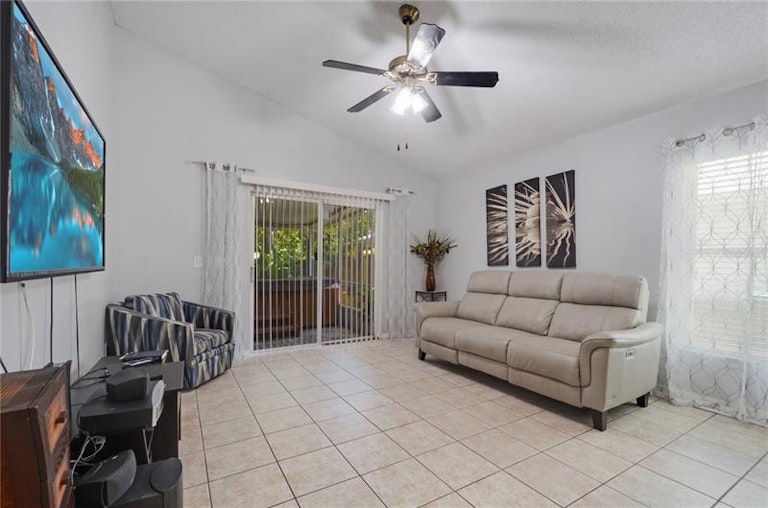 Photo 9 of 33 - 3829 Pickwick Dr, Orlando, FL 32817