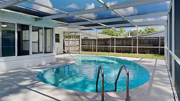 Photo 18 of 21 - 6388 20th St N, Saint Petersburg, FL 33702