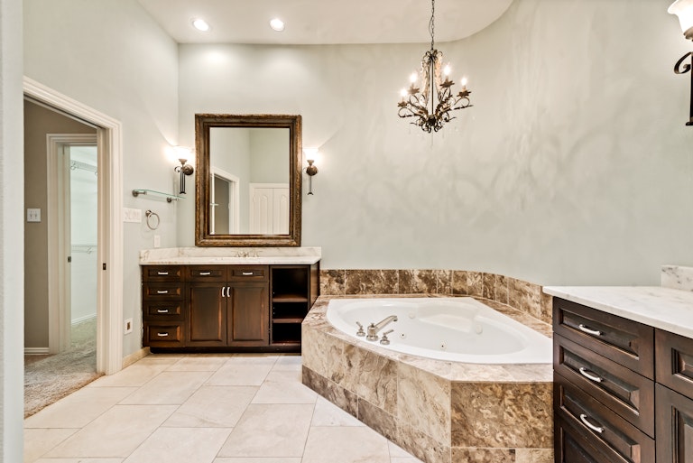 Photo 17 of 27 - 212 Hollywood Dr, Coppell, TX 75019
