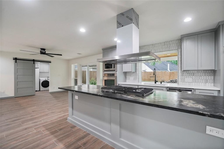 Photo 6 of 31 - 5402 Enchanted Mist Dr, Humble, TX 77346