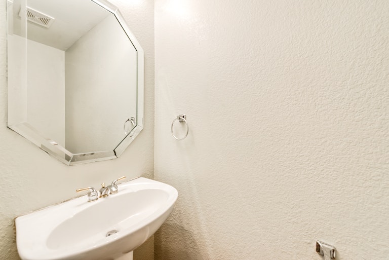 Photo 29 of 31 - 3612 Amber Hills Dr, Dallas, TX 75287