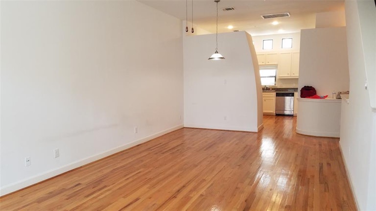 Photo 7 of 18 - 2710 Hullsmith Dr #1001, Houston, TX 77063