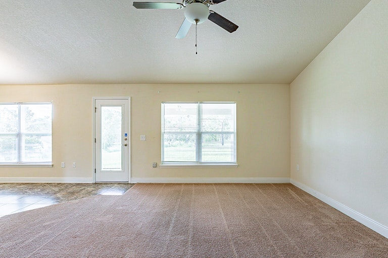 Photo 5 of 28 - 12481 Killian St, Spring Hill, FL 34609