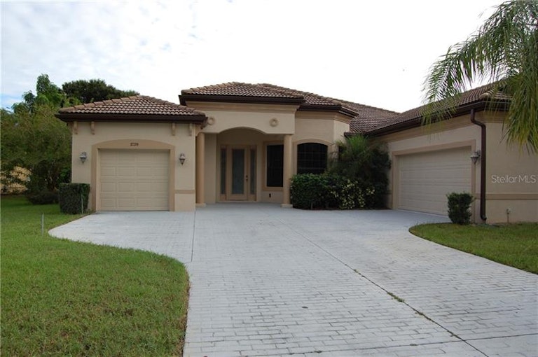 Photo 1 of 18 - 1739 Queen Palm Way, North Port, FL 34288