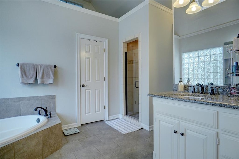 Photo 24 of 38 - 1506 Cat Mountain Trl, Keller, TX 76248