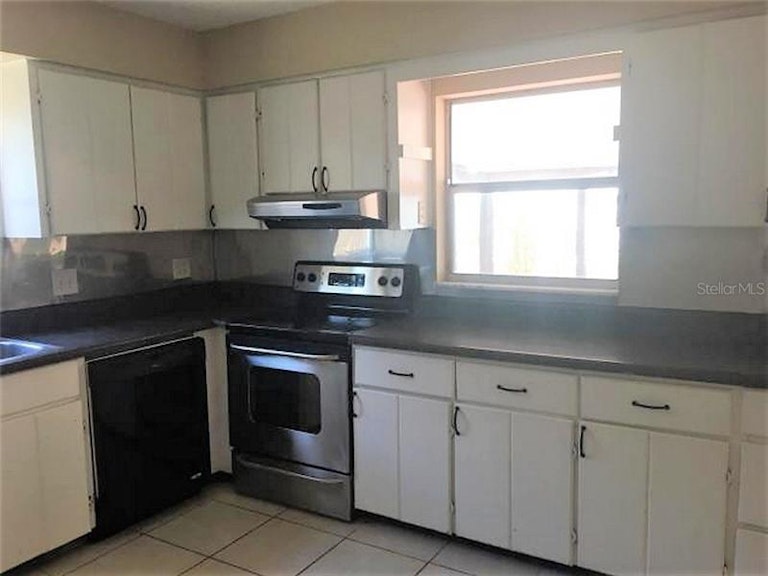 Photo 9 of 24 - 4675 Neptune Dr SE, Saint Petersburg, FL 33705