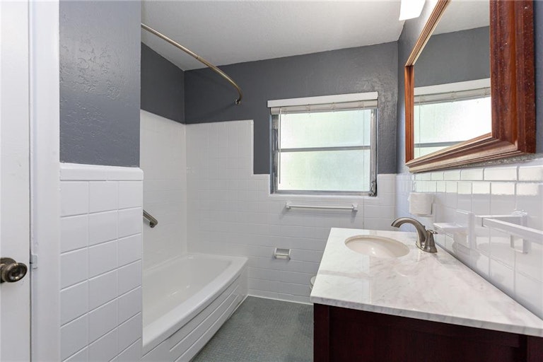 Photo 15 of 34 - 3112 Oak Bluff Dr, Orlando, FL 32827