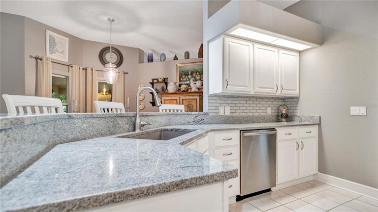 Photo 8 of 37 - 86 Wood Haven Dr, Palm Coast, FL 32164