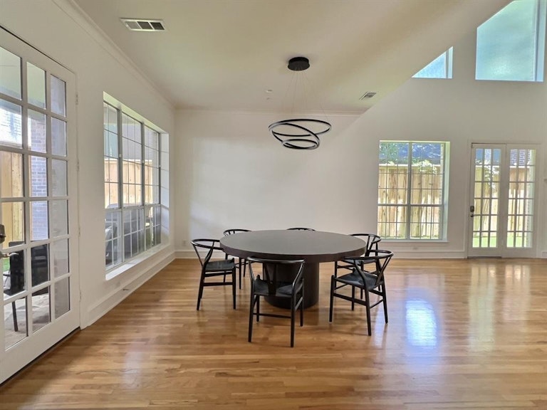 Photo 2 of 19 - 4334 Gilbert Ave, Dallas, TX 75219