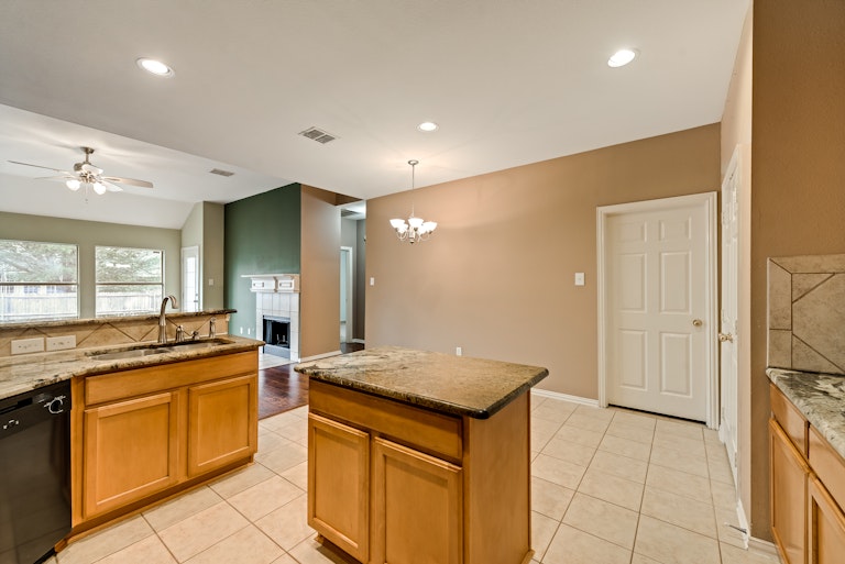 Photo 13 of 27 - 300 Crabapple Dr, Wylie, TX 75098