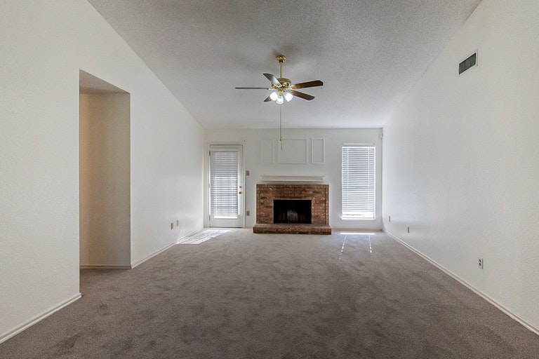 Photo 5 of 22 - 2506 High Hollow Dr, Garland, TX 75041