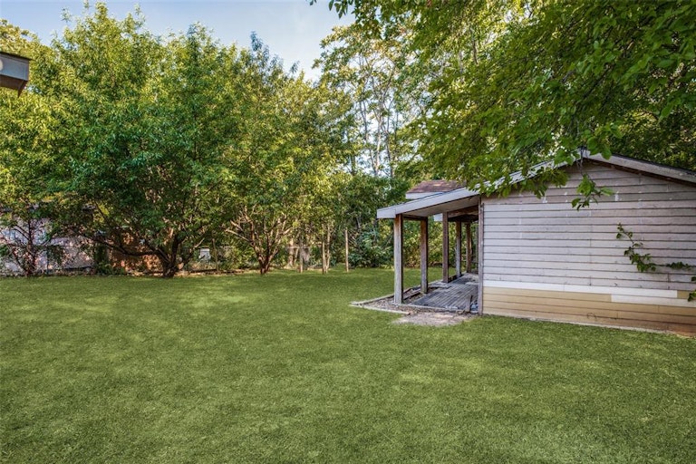 Photo 19 of 19 - 551 Cripple Creek Dr, Duncanville, TX 75116