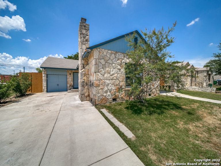 Photo 3 of 25 - 283 W Mariposa Dr, San Antonio, TX 78212