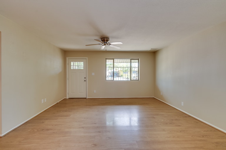 Photo 3 of 15 - 3739 W Las Palmaritas Dr, Phoenix, AZ 85051