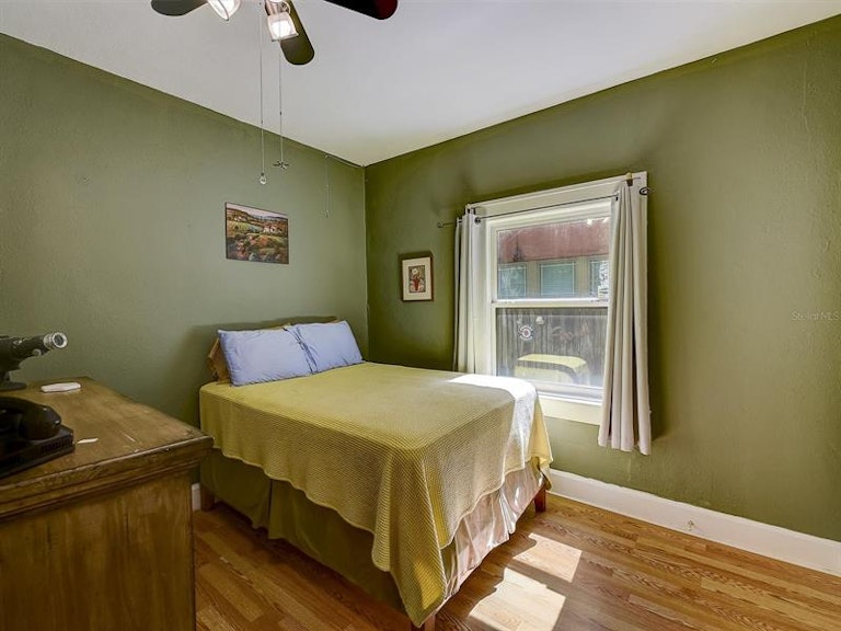 Photo 24 of 42 - 2010 Burlington Ave N, Saint Petersburg, FL 33713
